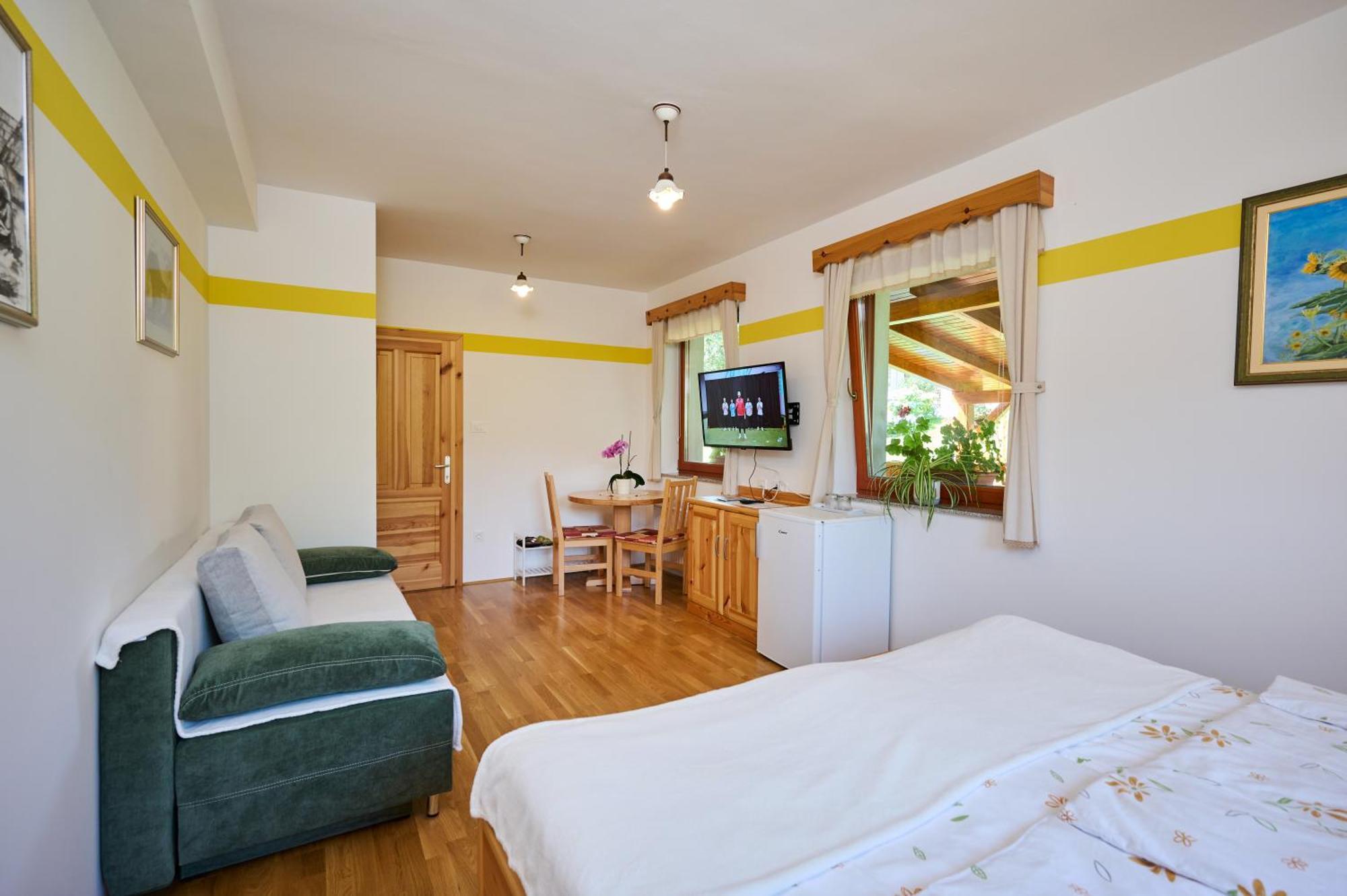 Apartments Organic Tourist Farm Gradisnik Prevalje Esterno foto
