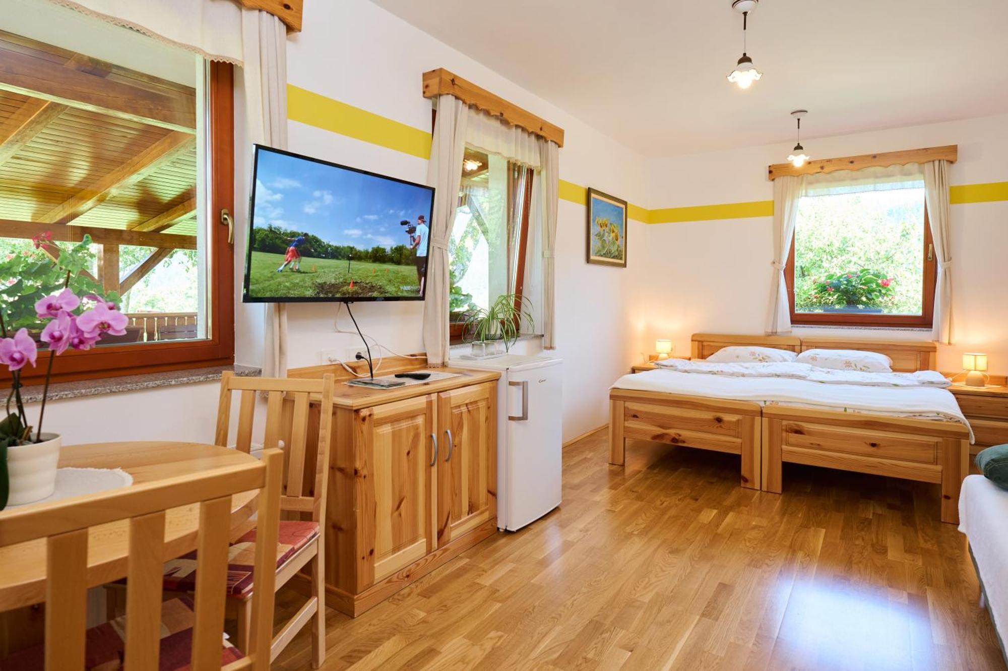 Apartments Organic Tourist Farm Gradisnik Prevalje Esterno foto