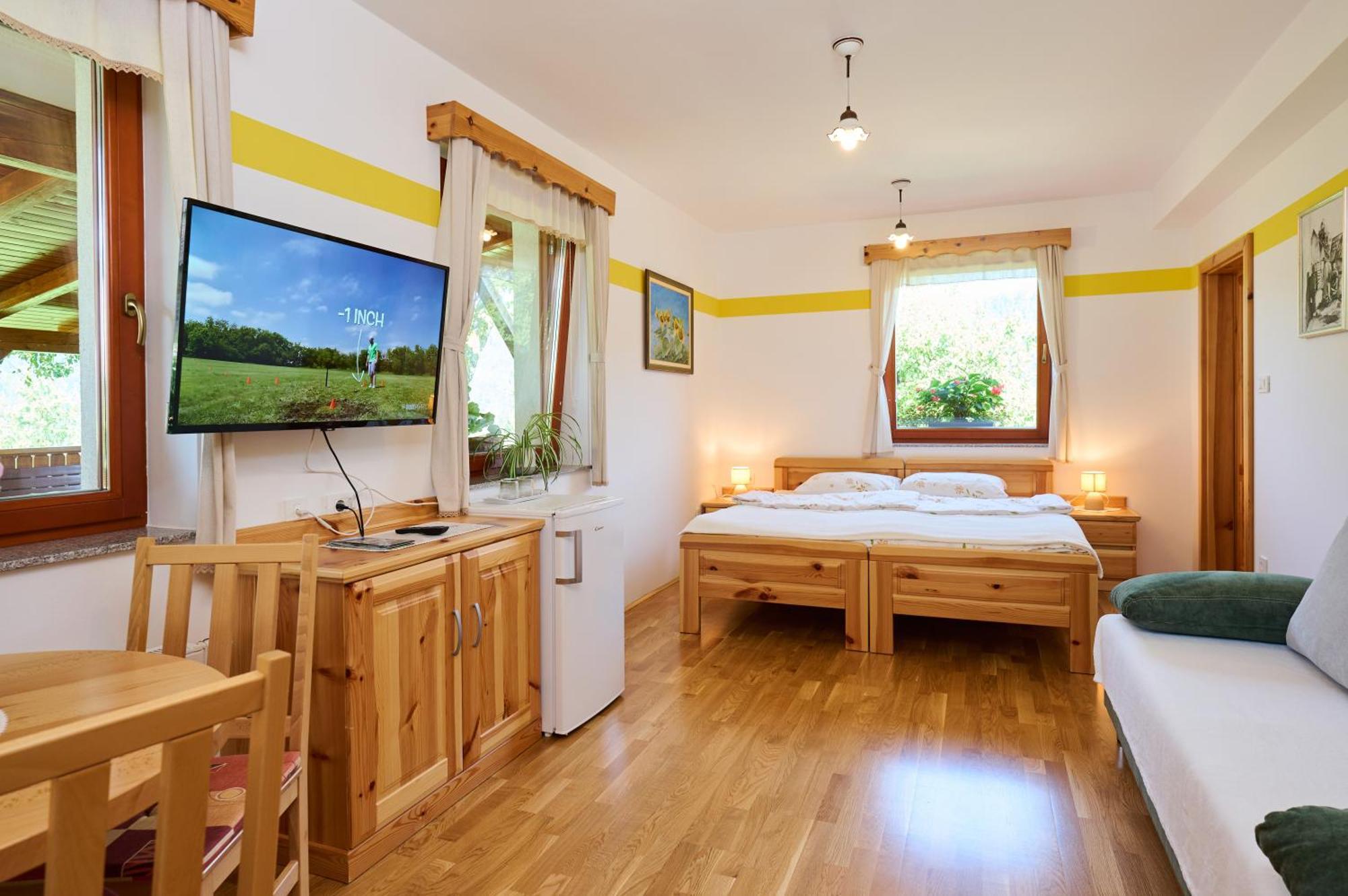 Apartments Organic Tourist Farm Gradisnik Prevalje Esterno foto