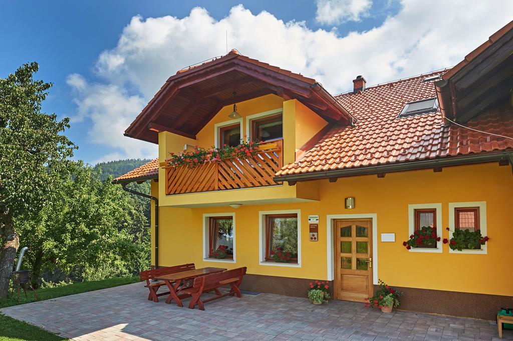 Apartments Organic Tourist Farm Gradisnik Prevalje Esterno foto